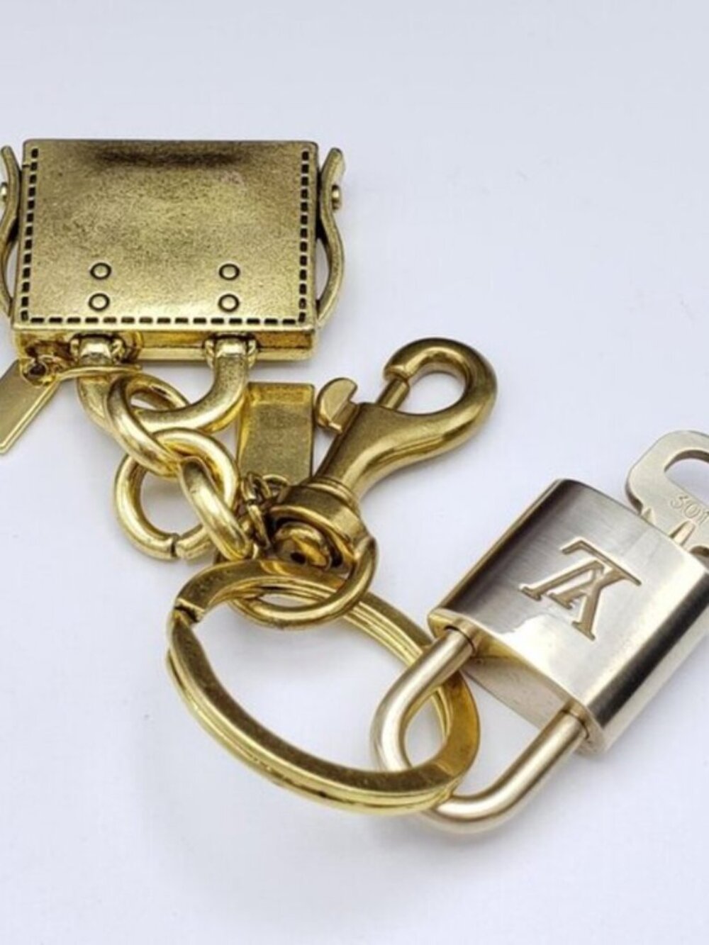 LV Gold Padlock Authentic 🔑 Luxury Bag Charm w/ Unbranded Golden Bag Keychain - Picture 11 of 12